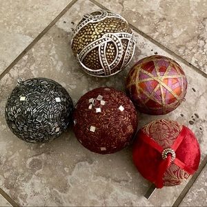 Set of 5 Christmas Ornaments